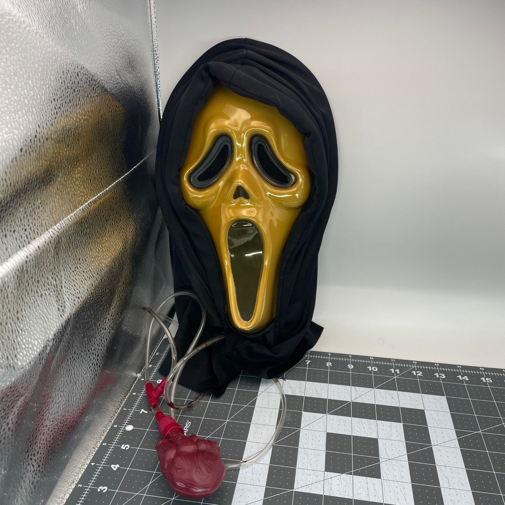 Fun World Bleeding Ghost Face Costume Halloween Mask Scream Horror 2012